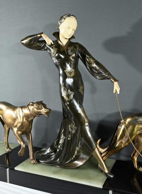 Grande scultura "En Promenade", firmata Menneville et Rochard - 1930