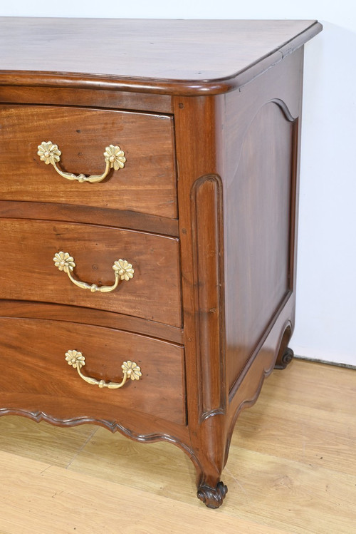 Nantaise de Port chest of drawers in Cuban mahogany - 2nd Part 18th century