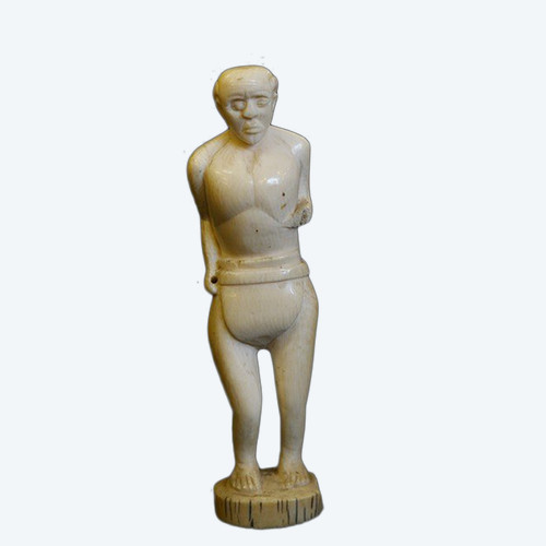  Statue of a standing man in ivory  18th - early 19th century 