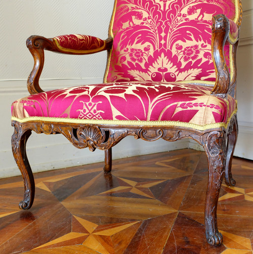 Grande poltrona Luigi XIV di epoca Regency del 1710 - 1720 circa in legno finemente intagliato