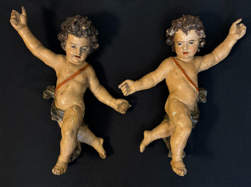 Paire de putti en bois sculpté et peint du XVIIIème (Anges, cupidons)