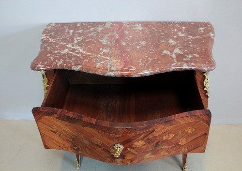 Louis XV chest of drawers in 18th century marquetry