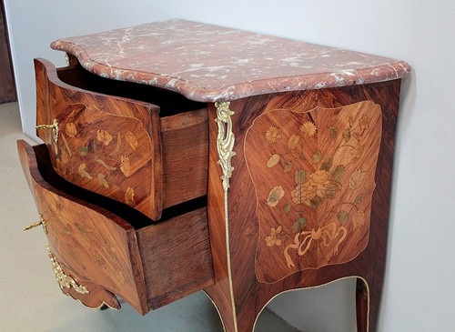 Louis XV chest of drawers in 18th century marquetry