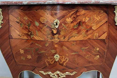 Louis XV chest of drawers in 18th century marquetry