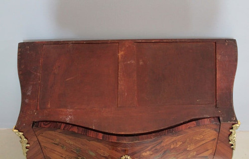 Louis XV chest of drawers in 18th century marquetry