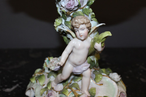 Coupe En Porcelaine à Décor d'Angelot Et De Fleurs Vers 1900