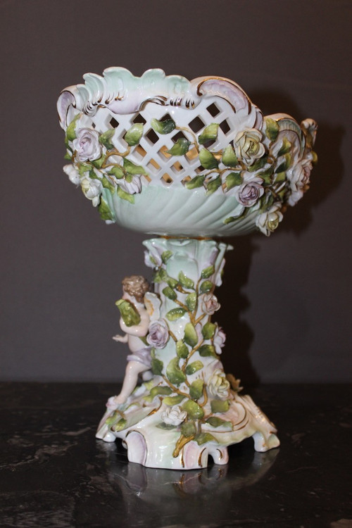 Coupe En Porcelaine à Décor d'Angelot Et De Fleurs Vers 1900