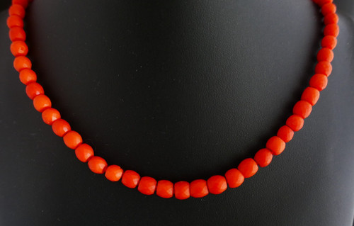 Collier De Perles De Corail Ancien Facettées, Fermoir Or 18 Carats.