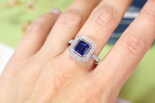 Art Deco style sapphire ring in 18k white gold, pre-owned sapphire ring, natural sapphire