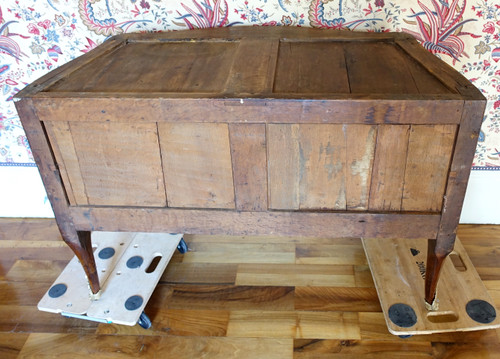 Hubert Hansen : commode d'époque Louis XV en plaquage de satiné - estampillée