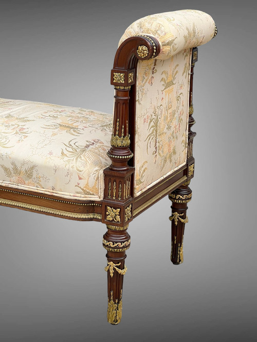  BANQUETTE / WINDOW SEAT / IN MAHOGANY DECORATED WITH ORMOLU IN THE LOUIS XVI STYLE