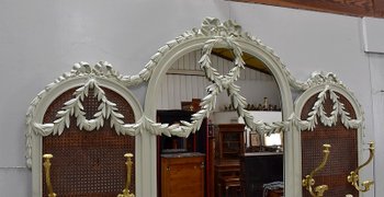 Important Cream Wall Cloakroom, with Mirror and Cannage, Louis XVI taste - 1900