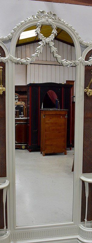 Important Cream Wall Cloakroom, with Mirror and Cannage, Louis XVI taste - 1900