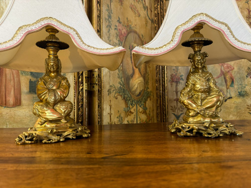 PAIR OF TABLE LAMPS IN THE LOUIS XV STYLE