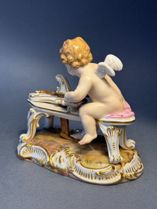 Cupido in porcellana di Meissen 'L'Amour sculptant son arc' N° C 61