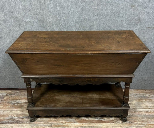 Louis XV style Provencal kneading trough Arlésienne region in walnut circa 1880-1900