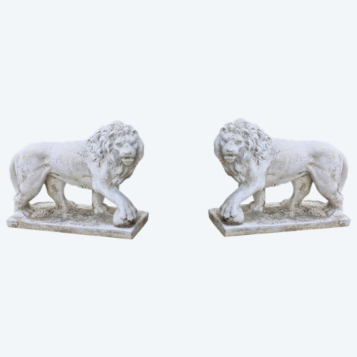 Pair of stone lions, garden decoration