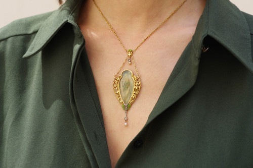 French Art Nouveau iris water lilies necklace in 18k gold, Art Nouveau diamond and pearl necklace