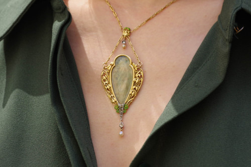 French Art Nouveau iris water lilies necklace in 18k gold, Art Nouveau diamond and pearl necklace