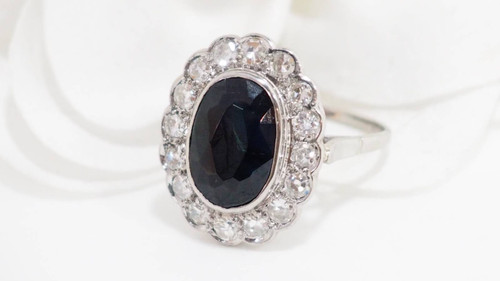 Ring Pompadour aus Platin mit Saphir und Diamanten