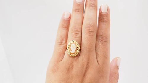 Vintage ring in yellow gold and cameo