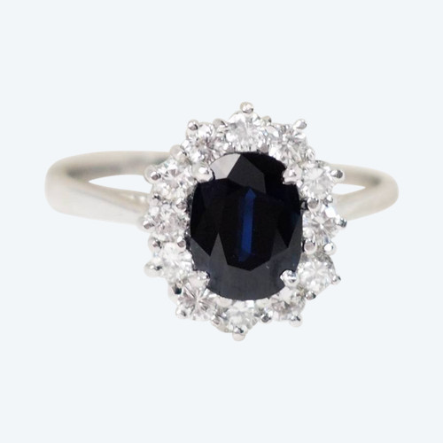 Daisy ring in white gold, sapphire and diamonds