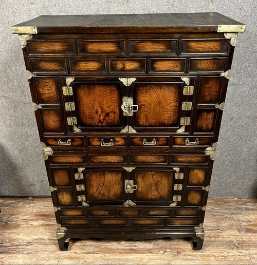 Chinese cabinet in ironwood and gilt bronze, 19th century