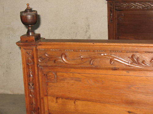 Late 18th century carved oak alcove bed complete with rails and casters