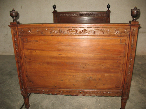 Late 18th century carved oak alcove bed complete with rails and casters