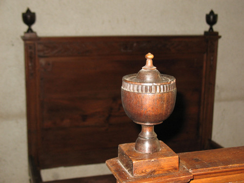 Late 18th century carved oak alcove bed complete with rails and casters