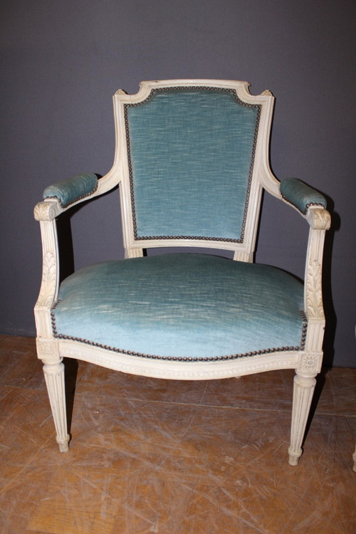 Paire De Fauteuils De Style Louis XVI En Noyer Laqué Blanc Vers 1900