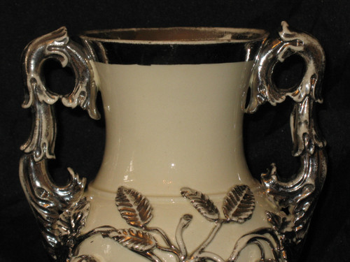 Vaso in terracotta Langeais decorato con uva spina e peri, XIX secolo