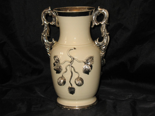 Vaso in terracotta Langeais decorato con uva spina e peri, XIX secolo