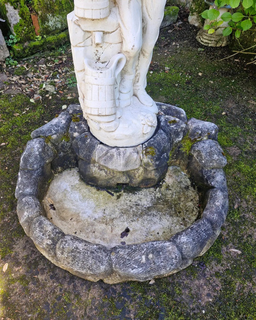 Großer Gartenbrunnen aus Stein