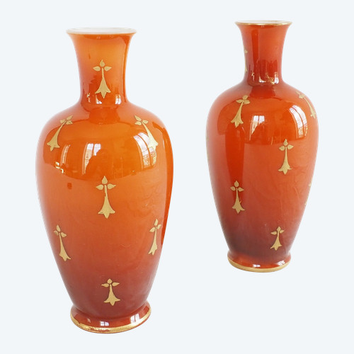 Baccarat: coppia di vasi opalini arancione e oro - 1900 circa