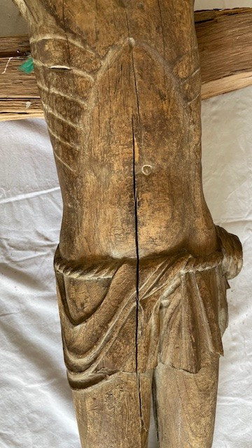 Christ de la crucifixion figure sculptée en bois avec traces de polychromie