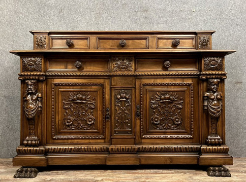 Buffet a più livelli in stile rinascimentale in noce con cariatidi, 1880 ca.