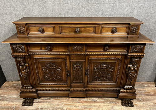 Buffet a più livelli in stile rinascimentale in noce con cariatidi, 1880 ca.