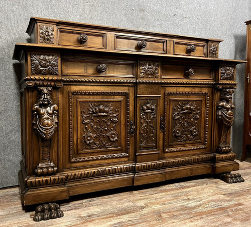 Buffet a più livelli in stile rinascimentale in noce con cariatidi, 1880 ca.