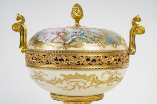 A Sèvres Porcelain Bonbonnière 1844