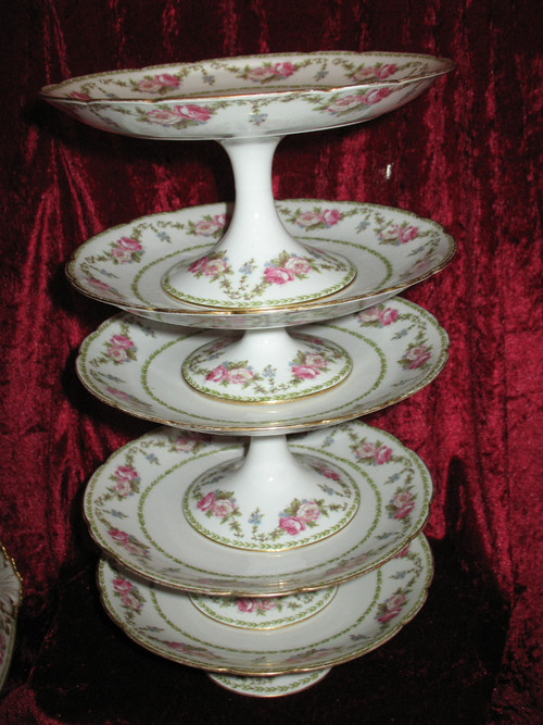 Service de table en porcelaine de Limoges de 122 pièces époque début 20ème style Louis XVI 