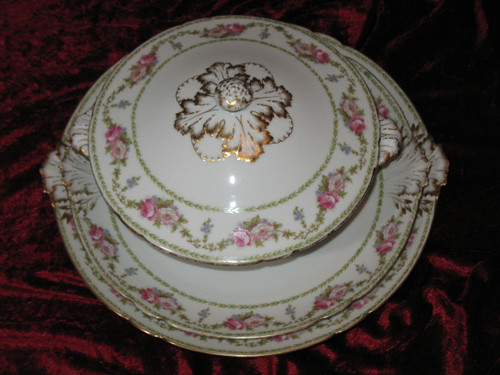 Service de table en porcelaine de Limoges de 122 pièces époque début 20ème style Louis XVI 