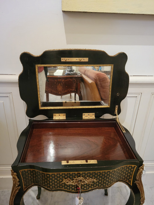 Petite table coiffeuse signée par Jean Pierre Tahan ebeniste de Napoléon III