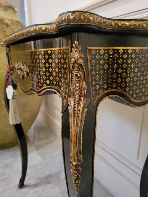 Petite table coiffeuse signée par Jean Pierre Tahan ebeniste de Napoléon III