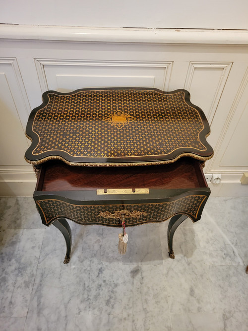 Petite table coiffeuse signée par Jean Pierre Tahan ebeniste de Napoléon III