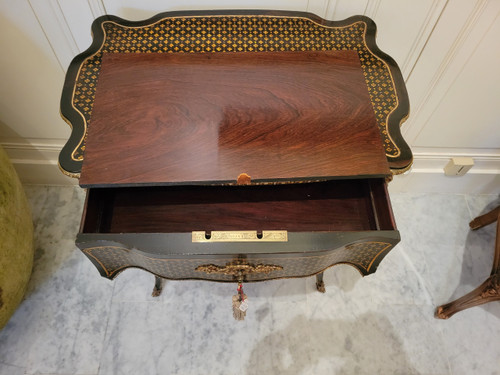 Petite table coiffeuse signée par Jean Pierre Tahan ebeniste de Napoléon III