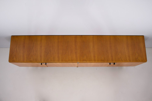 Französisches modernistisches Sideboard.