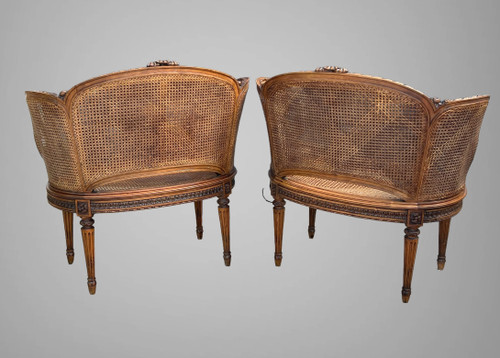 PAIRE DE GRANDS ET LARGES FAUTEUILS CANNÉS EN NOYER DU XIXe DE STYLE LOUIS XVI