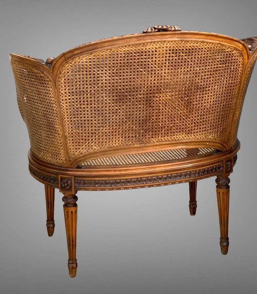 PAIRE DE GRANDS ET LARGES FAUTEUILS CANNÉS EN NOYER DU XIXe DE STYLE LOUIS XVI