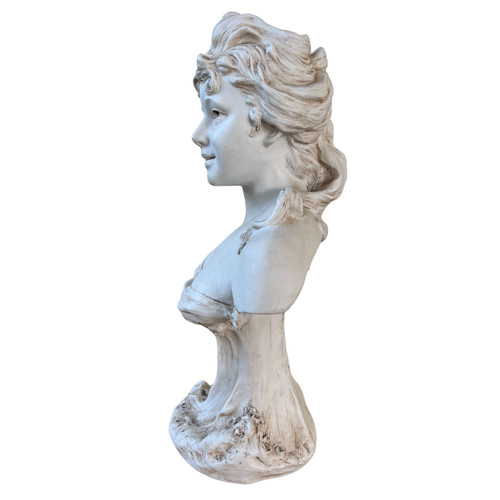 Bust statue of a woman in cream porcelain - Royal Dux (Bohemian) - Art Nouveau (1900)